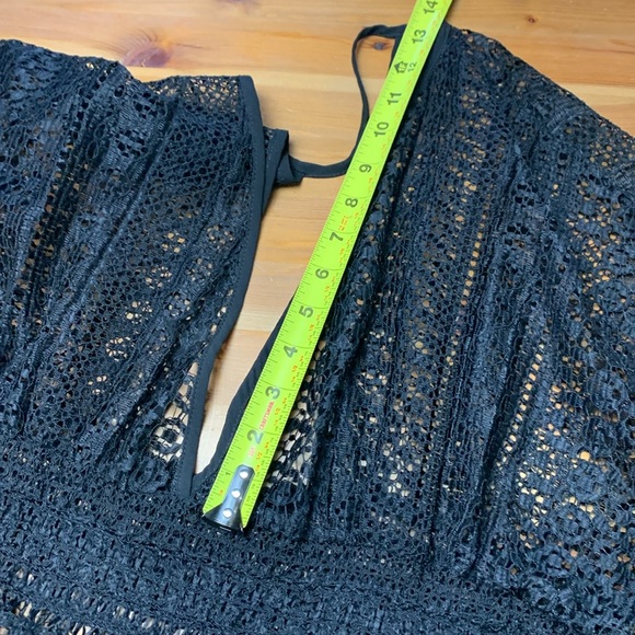 Black lace beach cover-up. Excellent condition size medium. - Picture 6 of 8